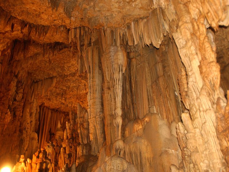 Paket Wisata Pacitan dari Jogja Mengunjungi Pantai dan Goa Indah